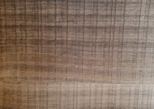 МДФ шпонированный  копченый эвкалипт с шероховатой резкой  (eucalyptus smoked rough cut)